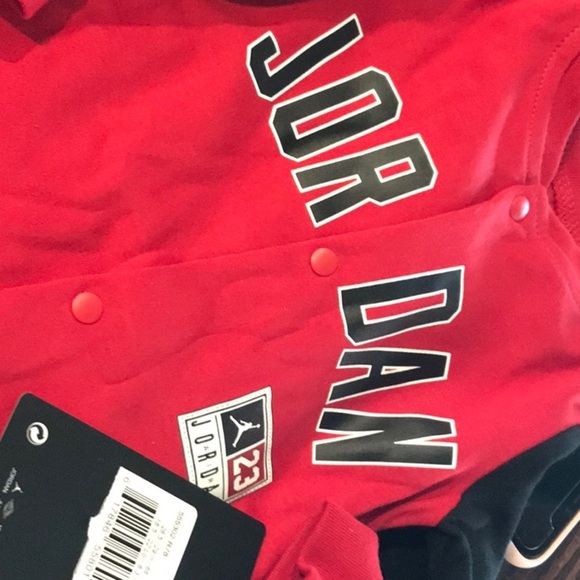 Jordan
Baby Boys Newborn-Long-Sleeve Logo Color Block Footed Interlock C… - Picture 4 of 4